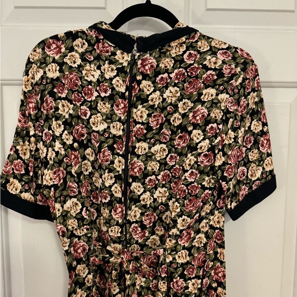 Short Sleeve Floral Jumpsuit Size 10 - Picture 9 of 16
